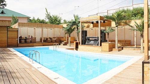 Незабываемый отдых у бассейна в G-Spot Pool Club. Купон дает вам право на скидку в размере 25%